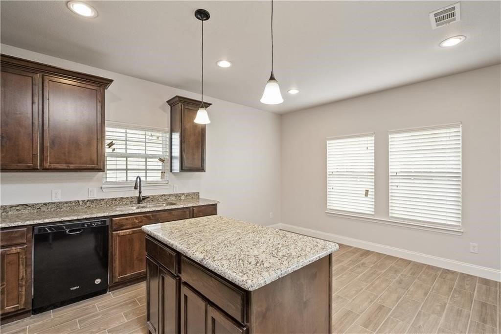 1122 Oneal St - Photo 3 of 17