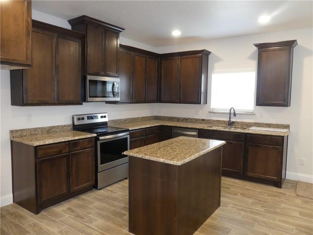 1122 Oneal St - Photo 5 of 17
