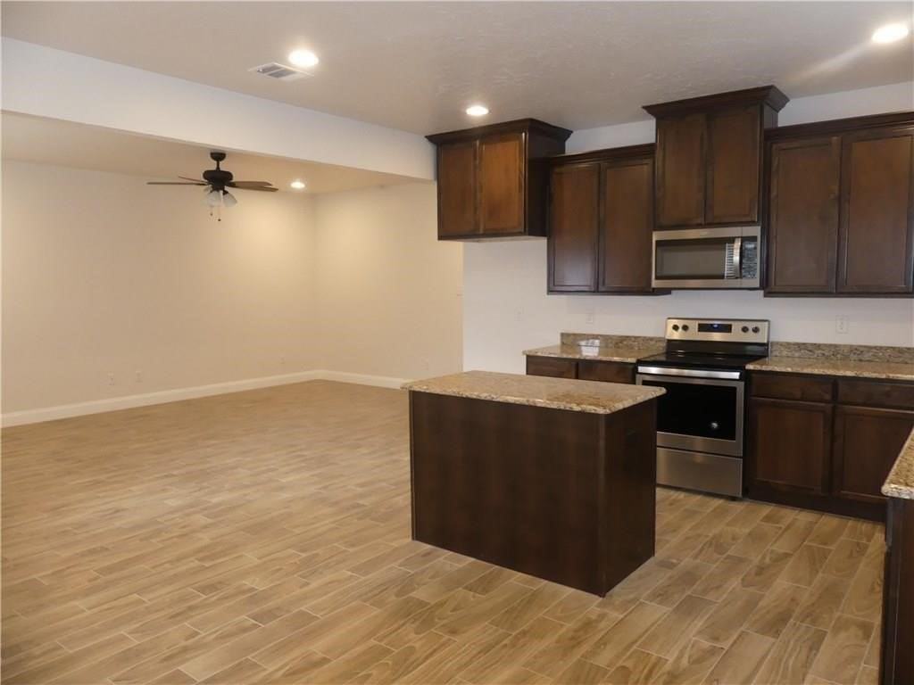 1122 Oneal St - Photo 6 of 17