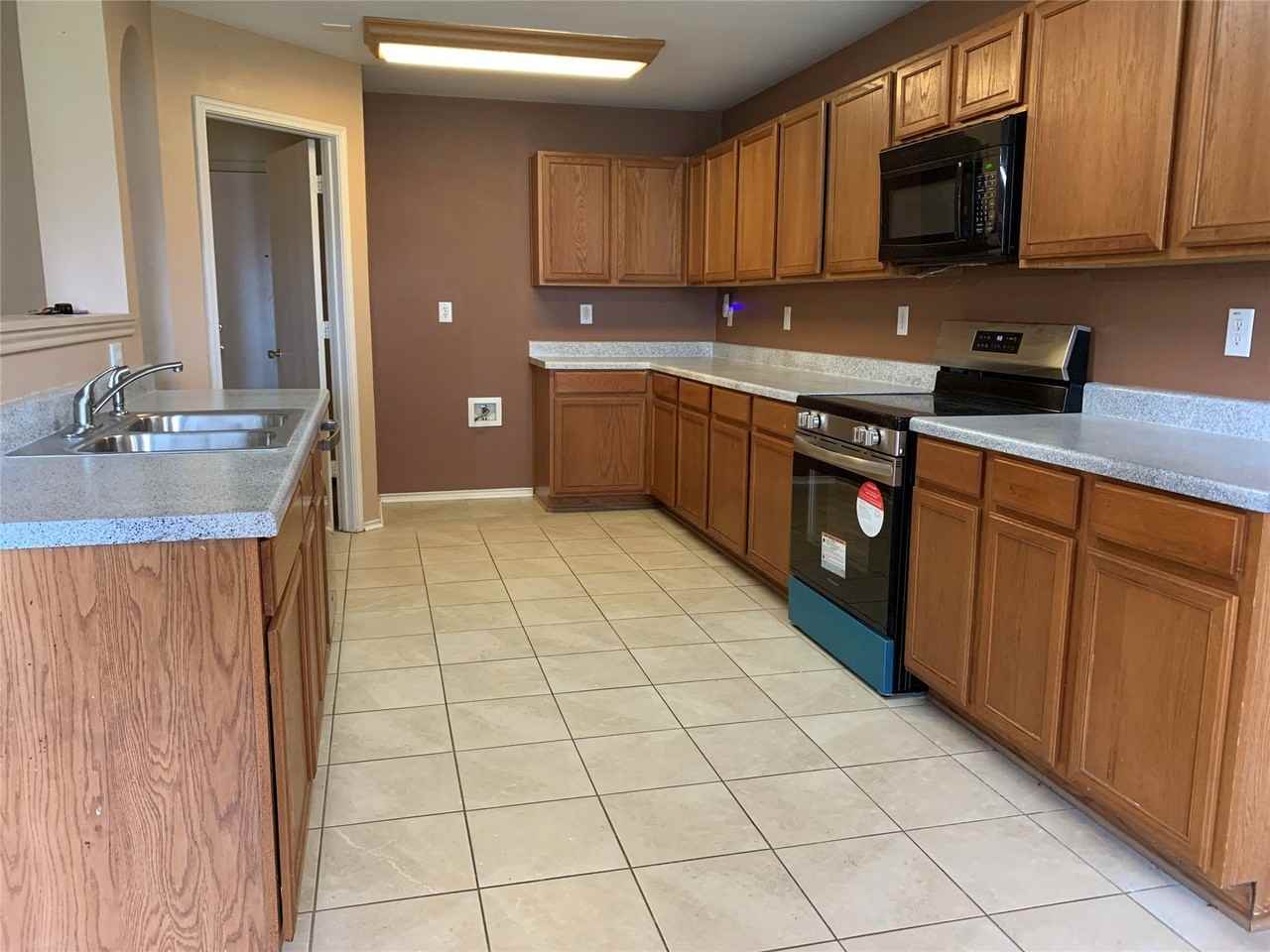 12870 Pearson Dr - Photo 6 of 25