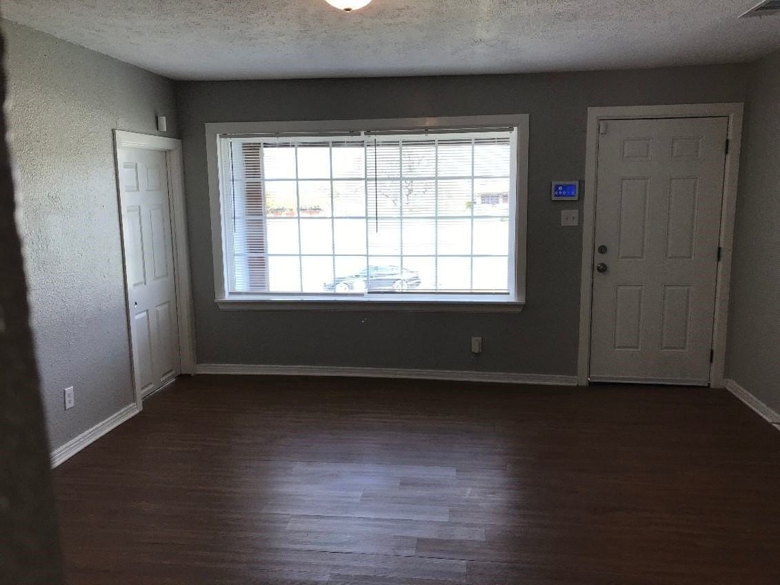 1956 E Illinois Ave - Photo 3 of 12