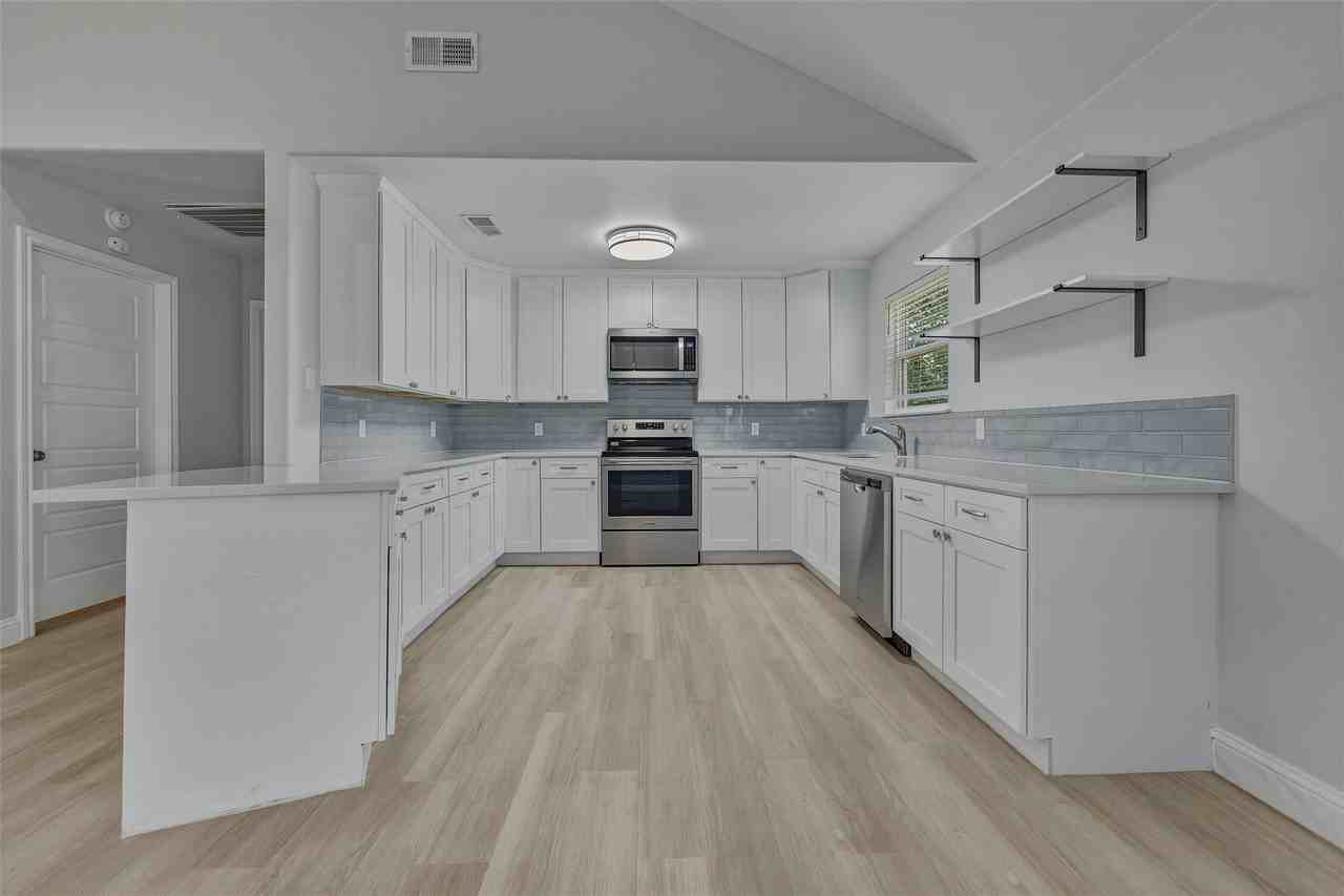 324 Hillcroft Rd - Photo 6 of 28