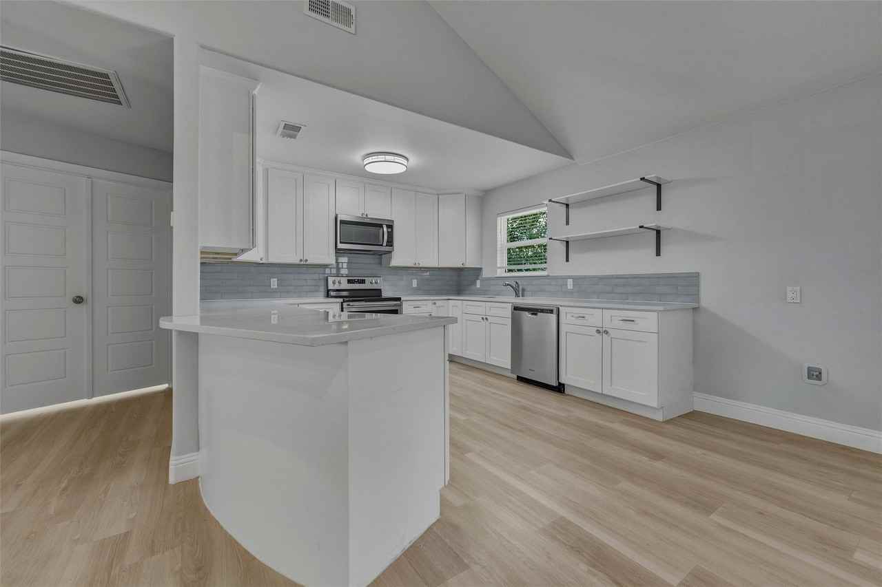 324 Hillcroft Rd - Photo 7 of 28