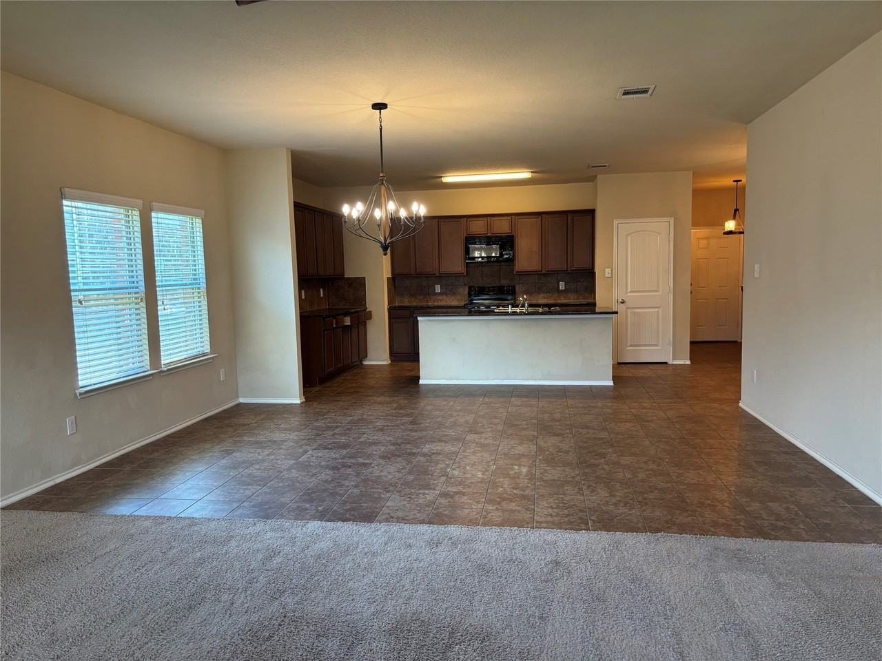 1122 Bellevue Dr - Photo 6 of 17