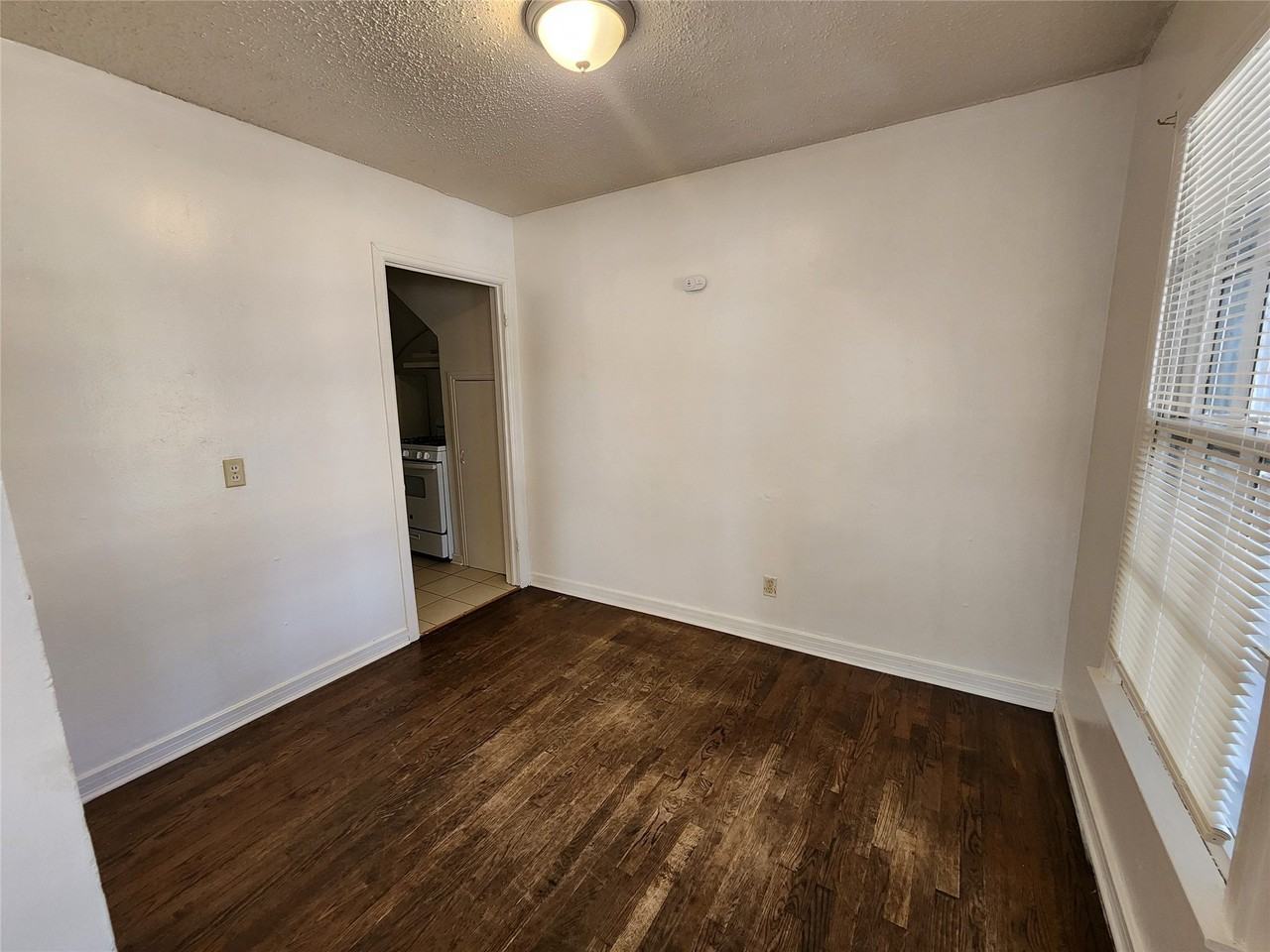 3704 Meadowbrook Dr - Photo 5 of 13