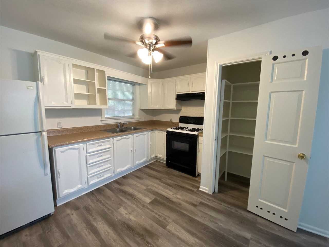 425 Wanda Way - Photo 2 of 10