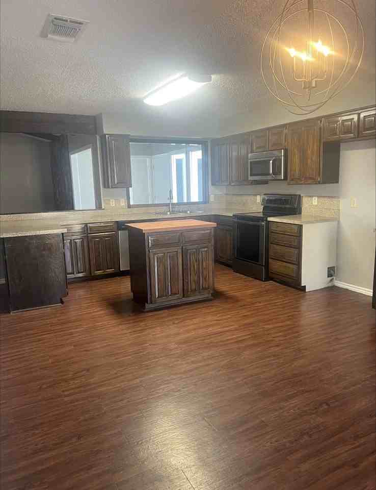 3012 Barrington Ct - Photo 3 of 15