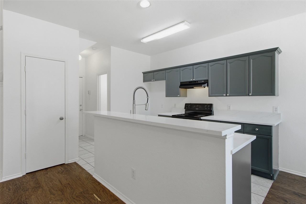 1504 Park Lane Dr - Photo 4 of 30