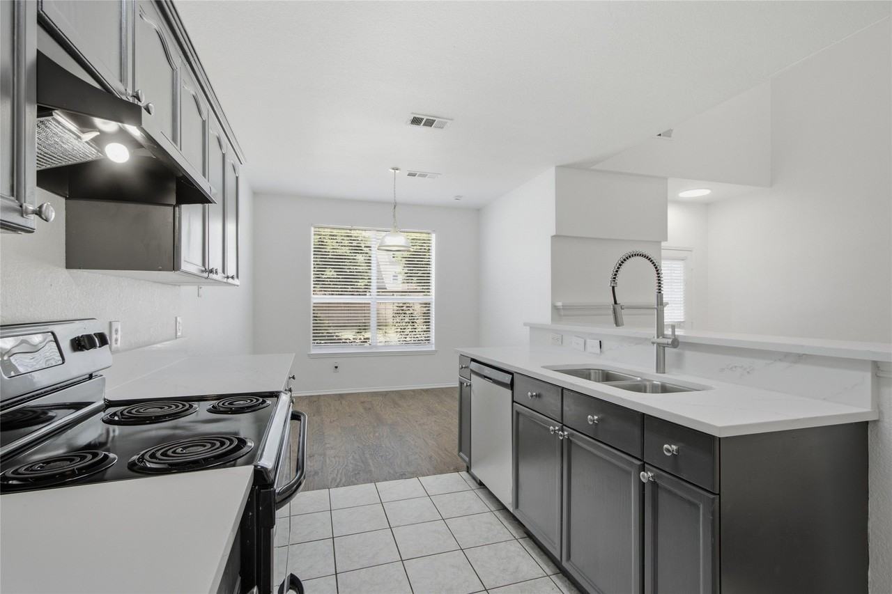 1504 Park Lane Dr - Photo 5 of 30