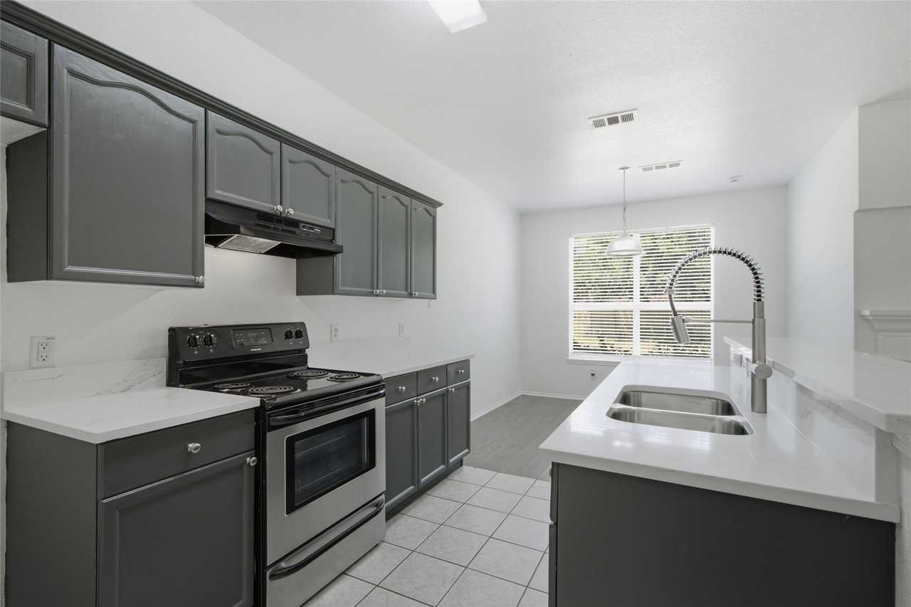 1504 Park Lane Dr - Photo 6 of 30