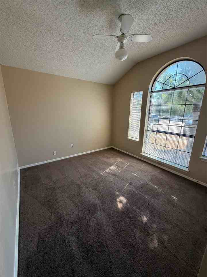 425 Horse Shoe Bnd - Photo 5 of 7