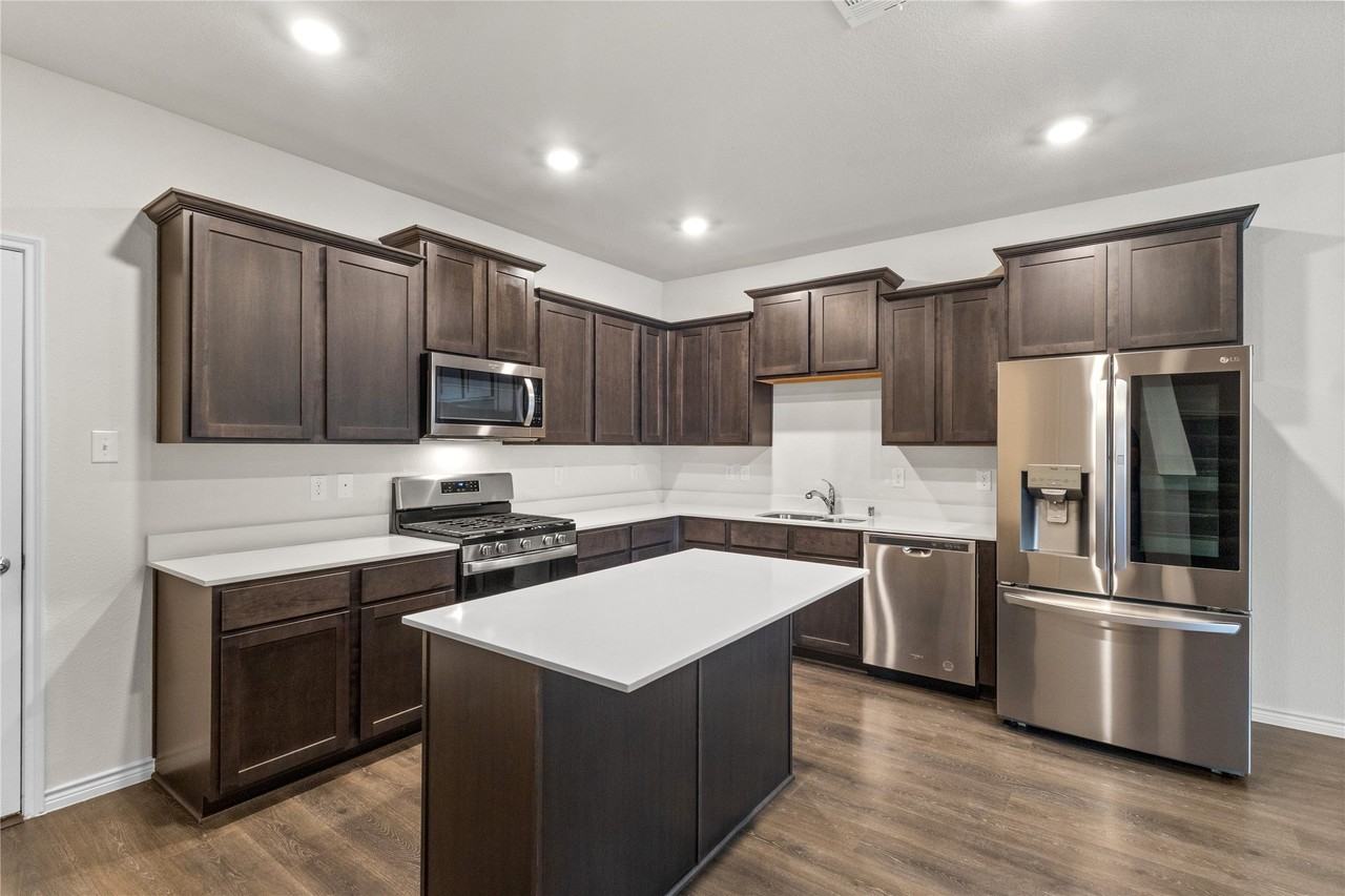 2153 Steer Creek Pl - Photo 2 of 14