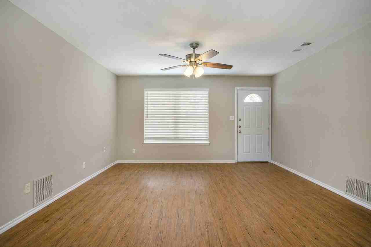 826 Meadowlark Cir - Photo 2 of 19