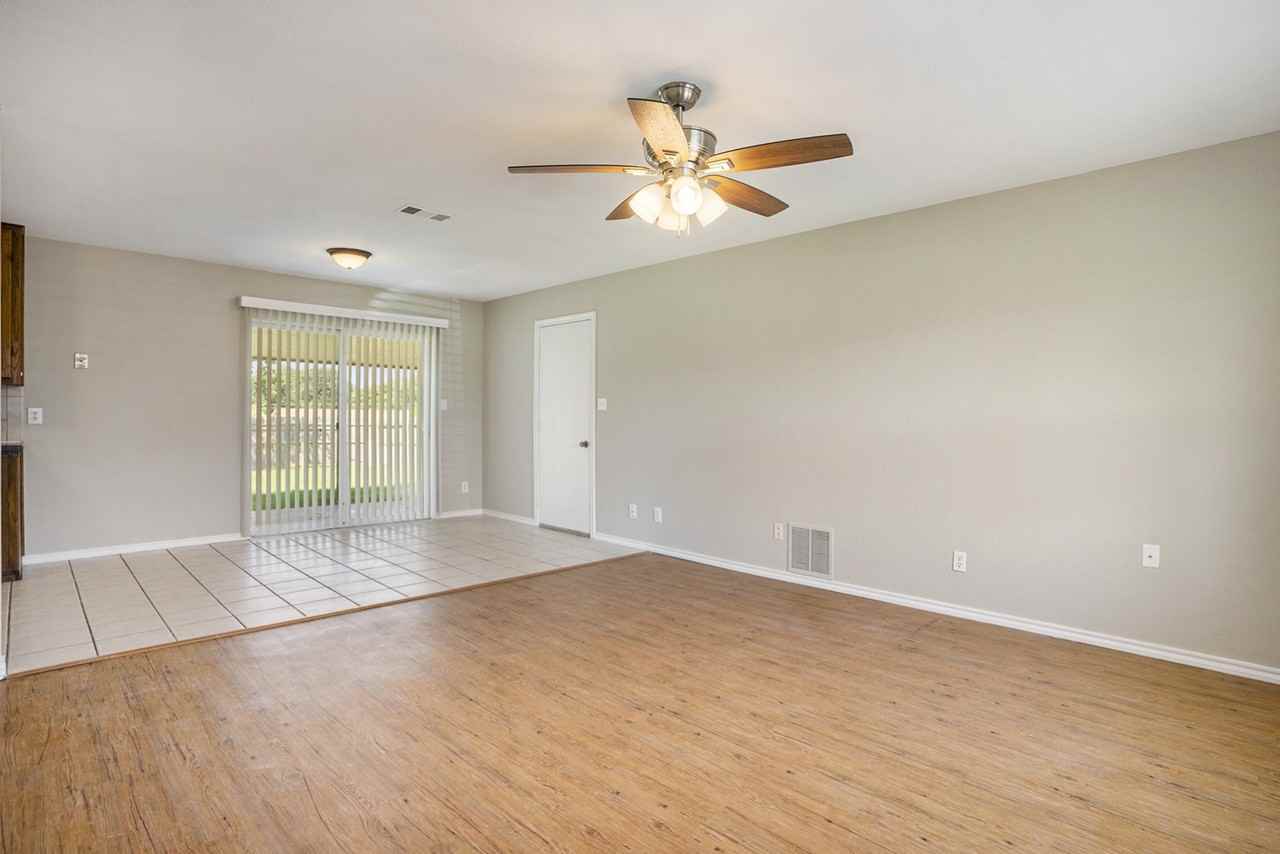 826 Meadowlark Cir - Photo 3 of 19