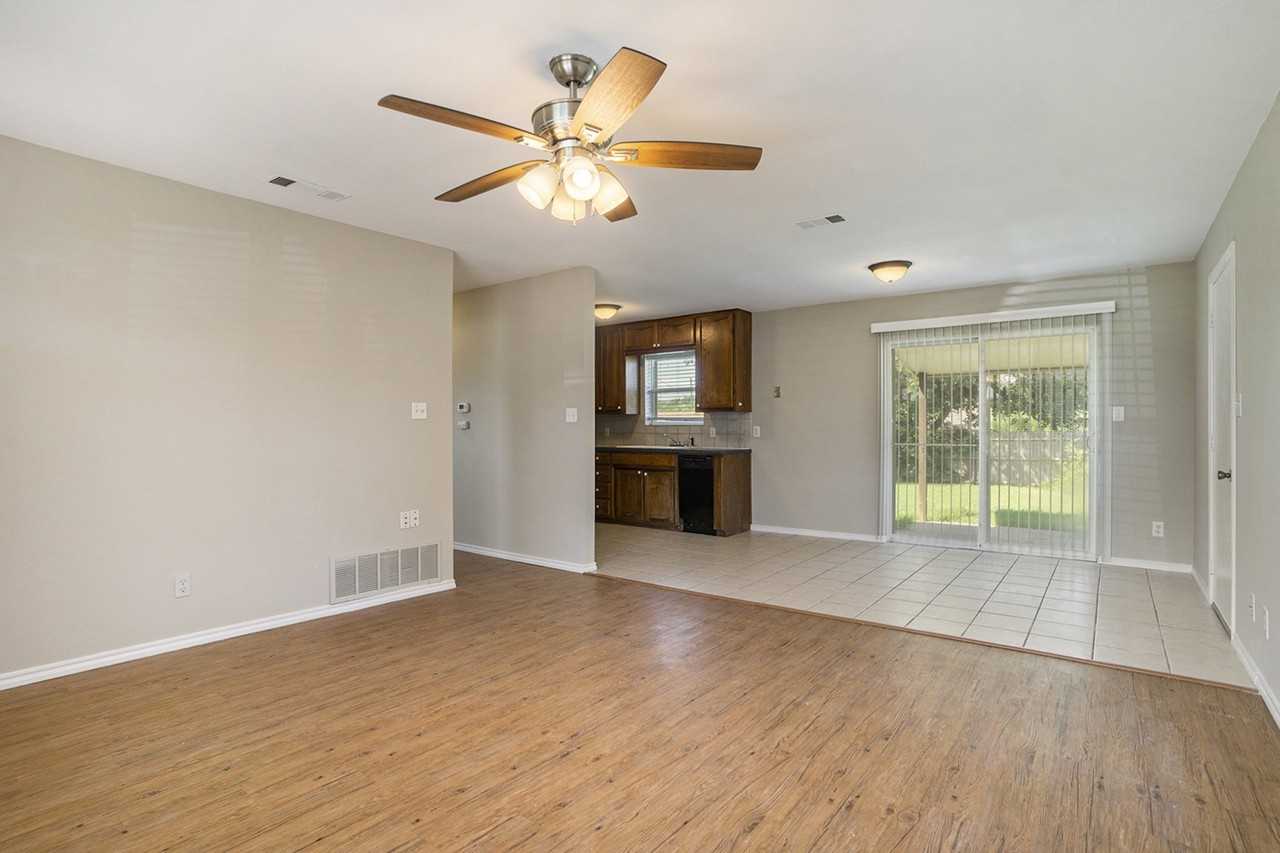 826 Meadowlark Cir - Photo 4 of 19