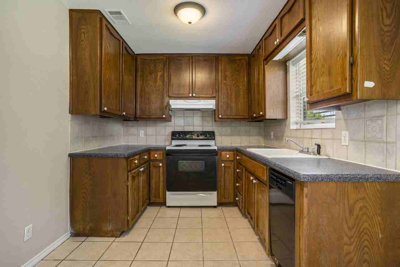 826 Meadowlark Cir - Photo 6 of 19