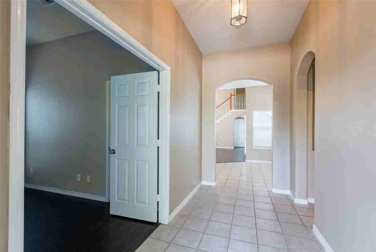 1812 Forsythe Dr - Photo 2 of 28