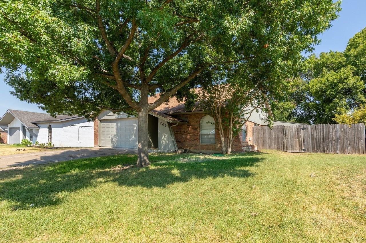 209 Pebblebrook St - Photo 4 of 29