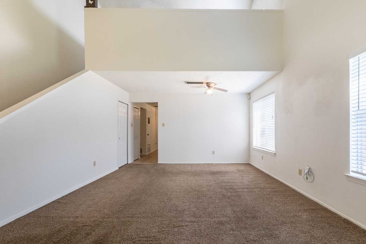 209 Pebblebrook St - Photo 5 of 29