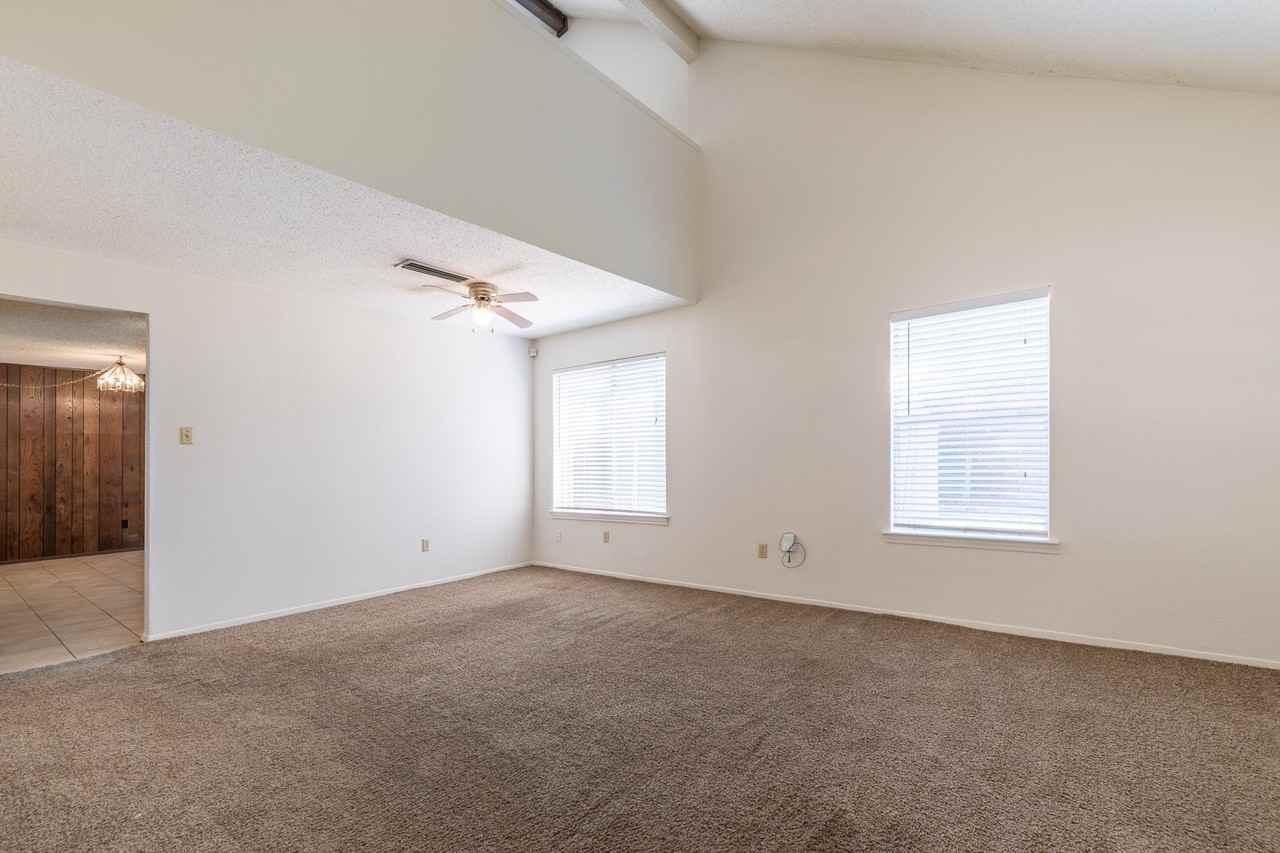 209 Pebblebrook St - Photo 7 of 29