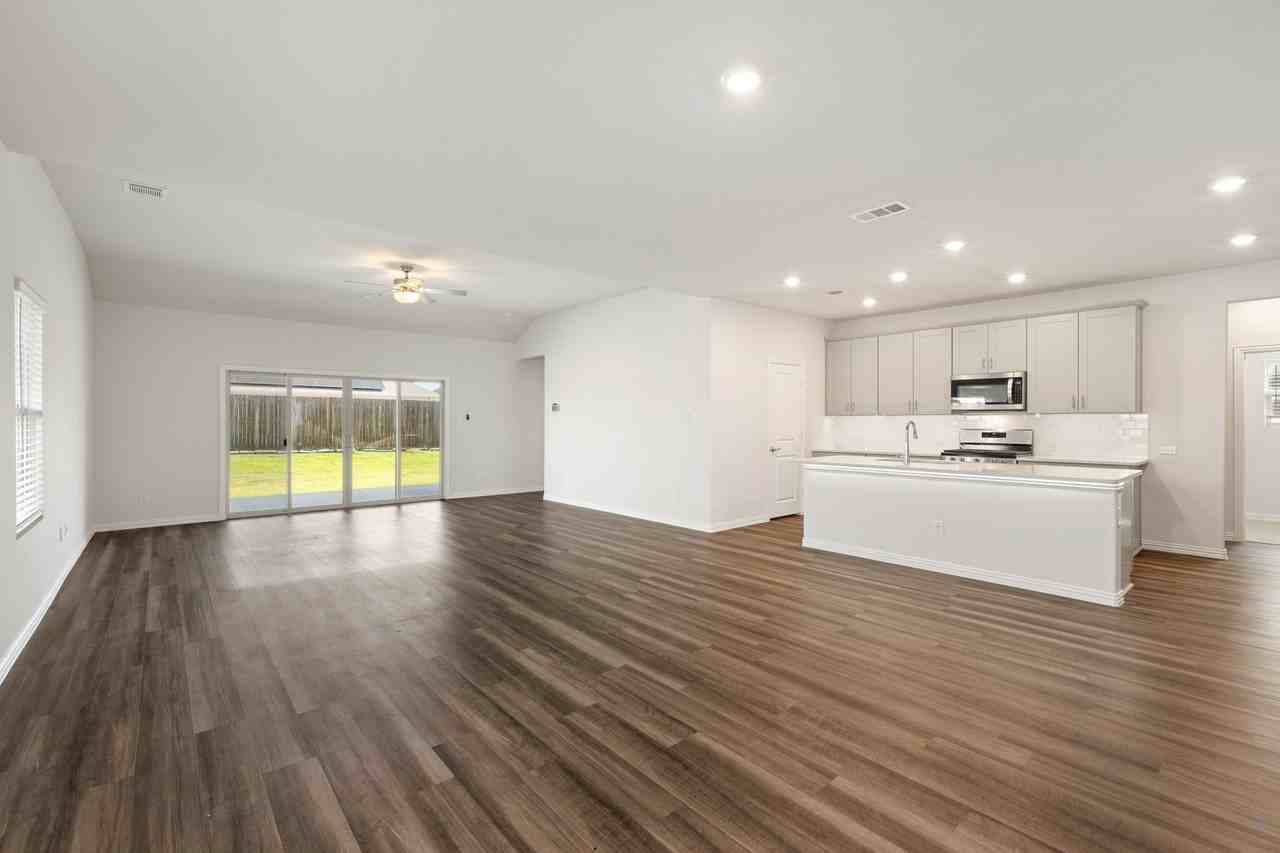 148 Lisa Ln - Photo 7 of 38