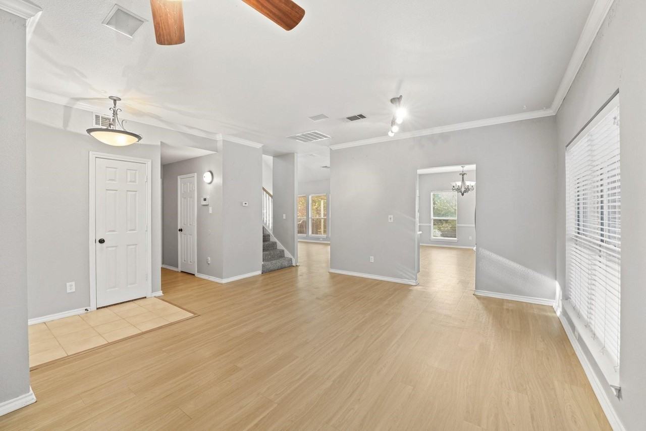 1801 Overland St - Photo 5 of 18