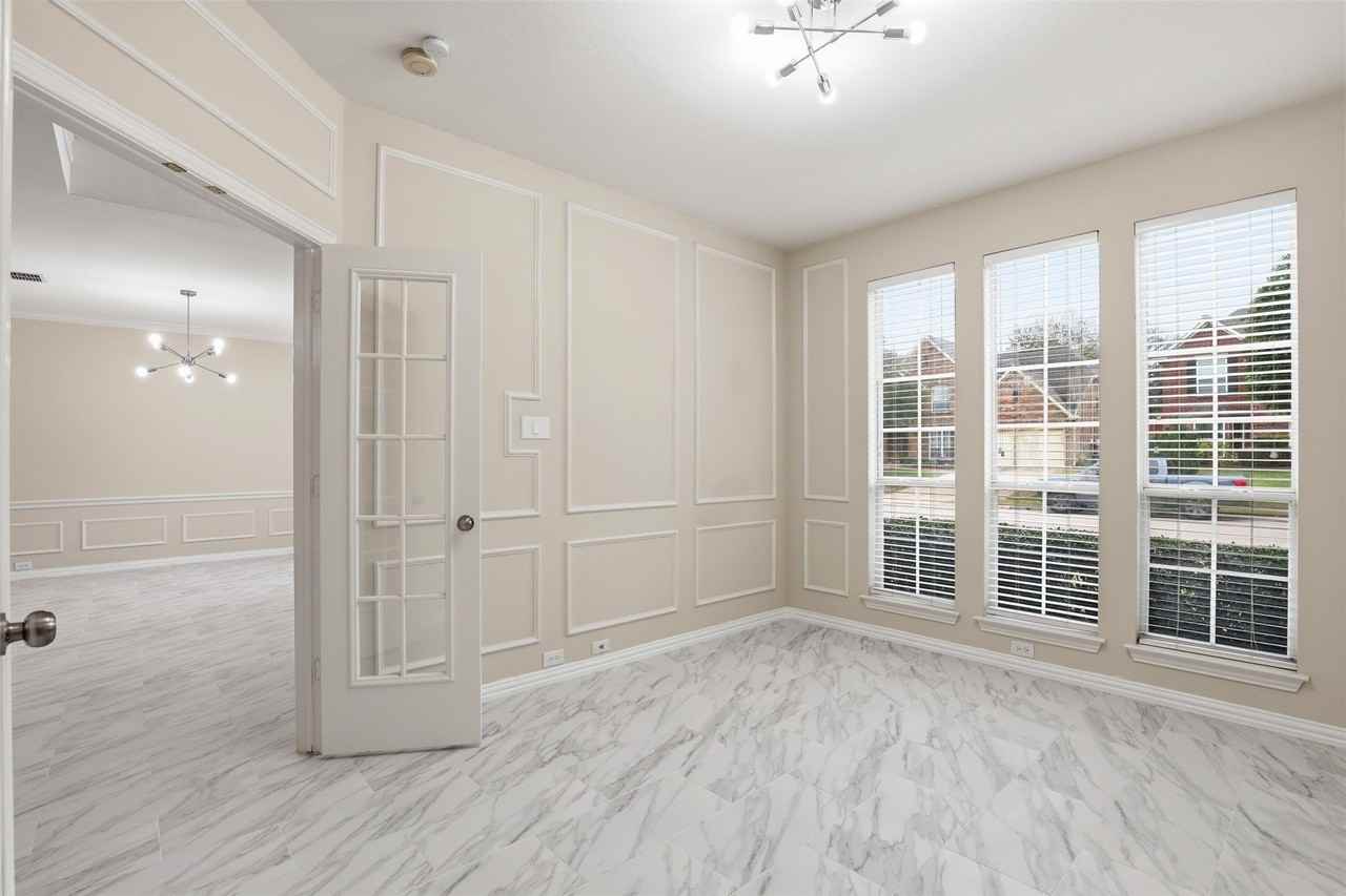1956 N Port Ct - Photo 5 of 38