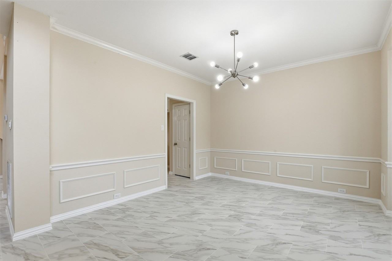 1956 N Port Ct - Photo 7 of 38