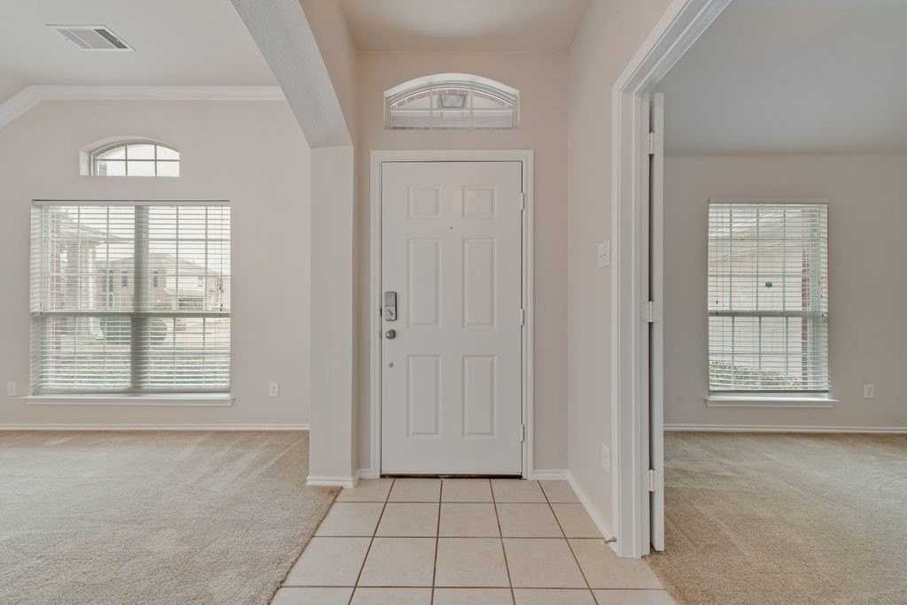 1113 Noblewood Dr - Photo 3 of 20