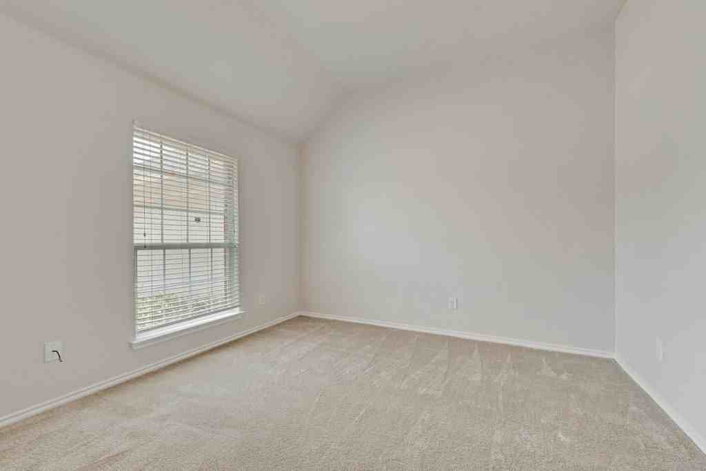 1113 Noblewood Dr - Photo 5 of 20