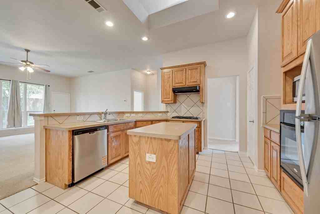 1113 Noblewood Dr - Photo 6 of 20