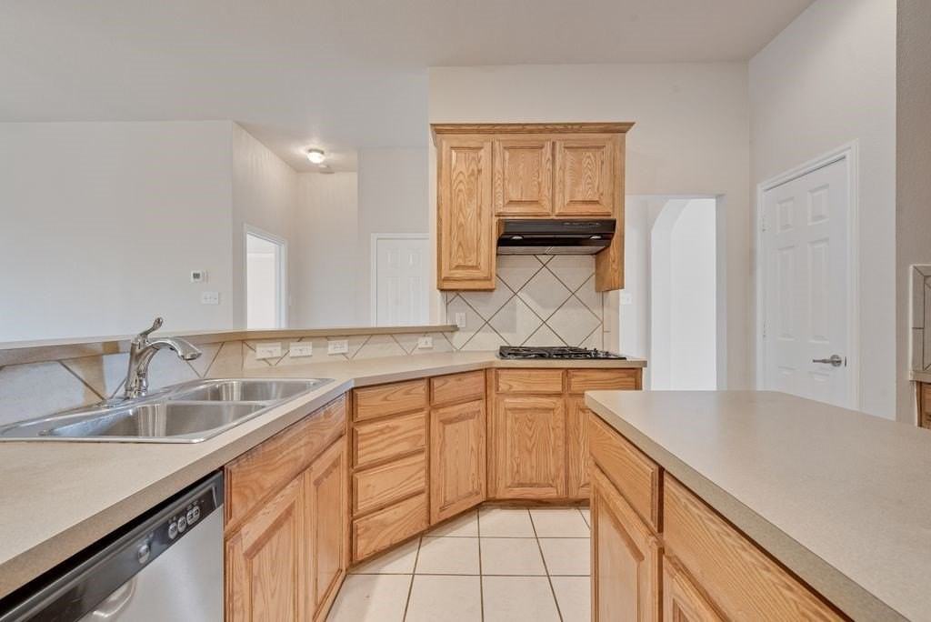 1113 Noblewood Dr - Photo 7 of 20