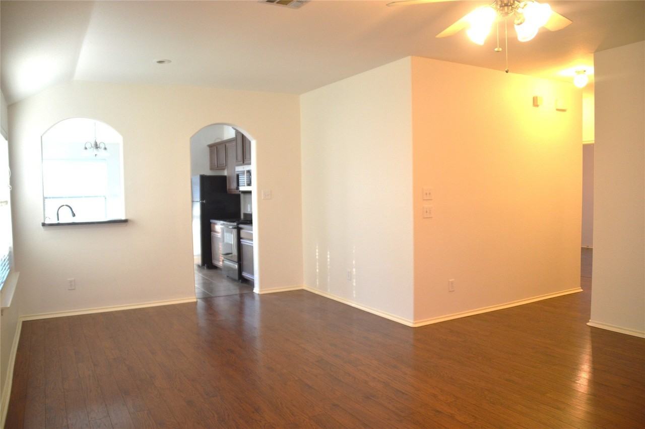 145 Meadow Crest Dr - Photo 4 of 26