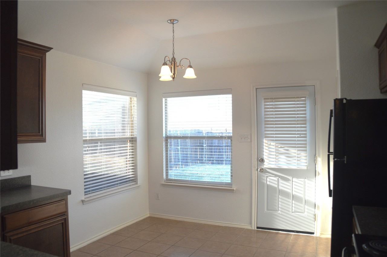 145 Meadow Crest Dr - Photo 5 of 26