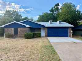 featured image of 1729 W Doyle St