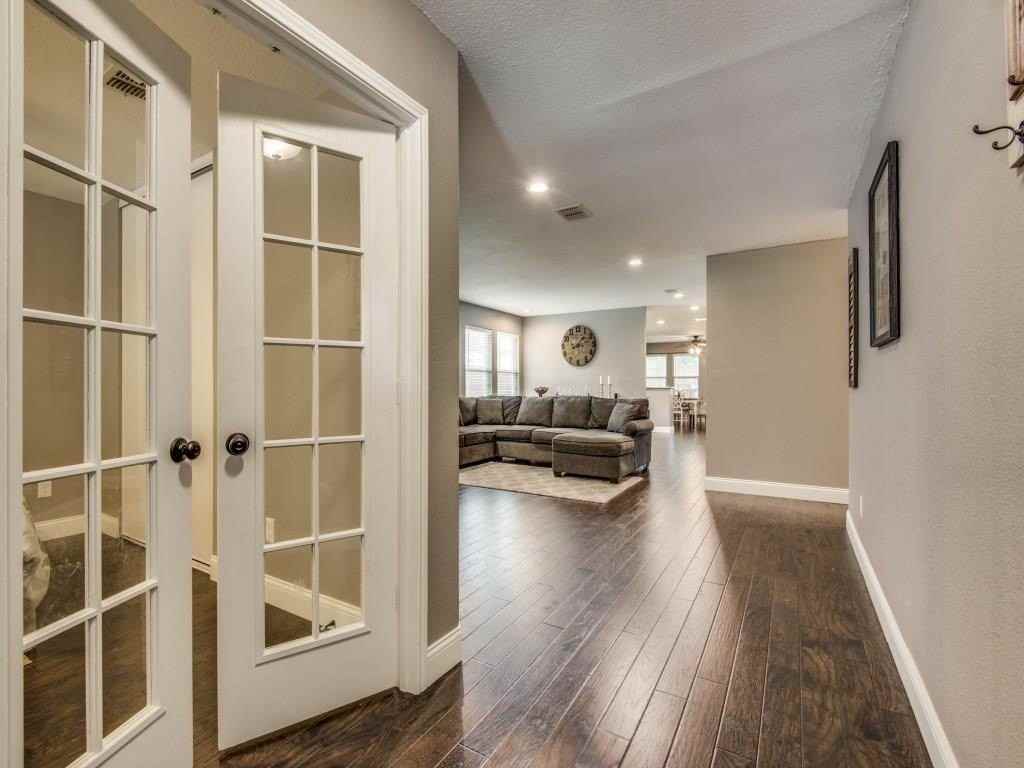 3308 Jacobs Dr - Photo 3 of 19