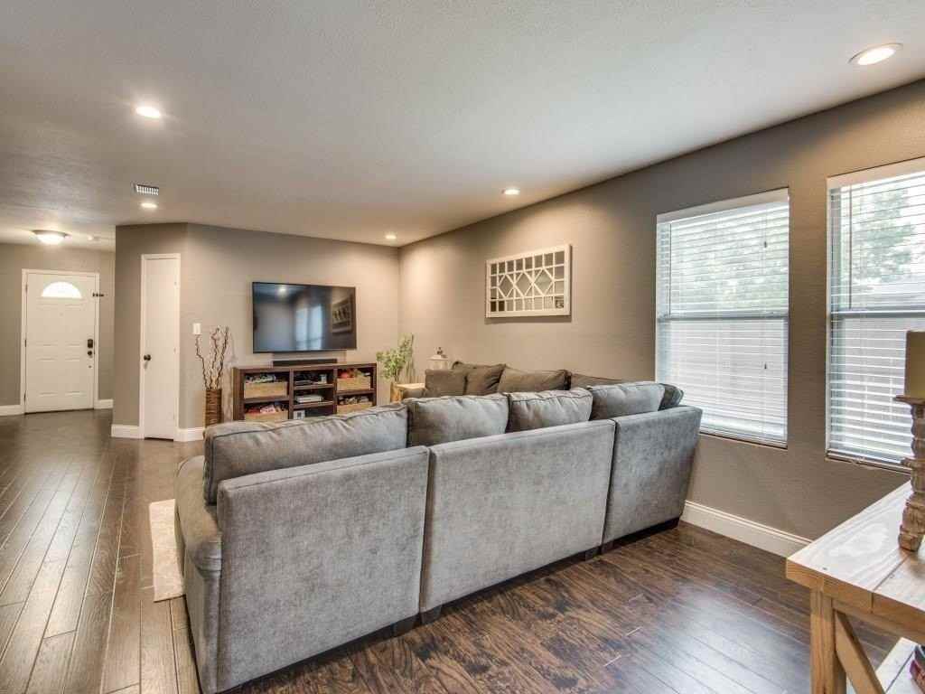3308 Jacobs Dr - Photo 5 of 19