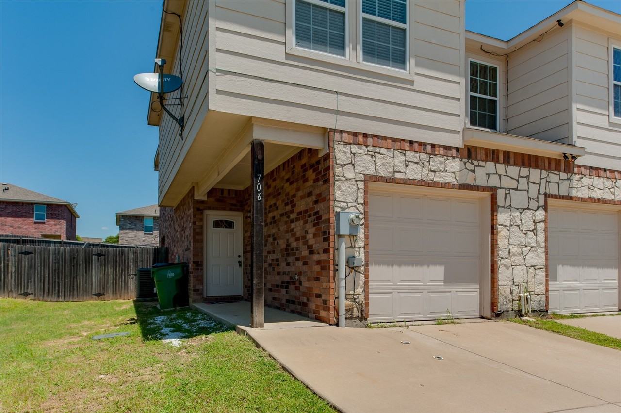 706 Parkplace Rdg - Photo 2 of 19
