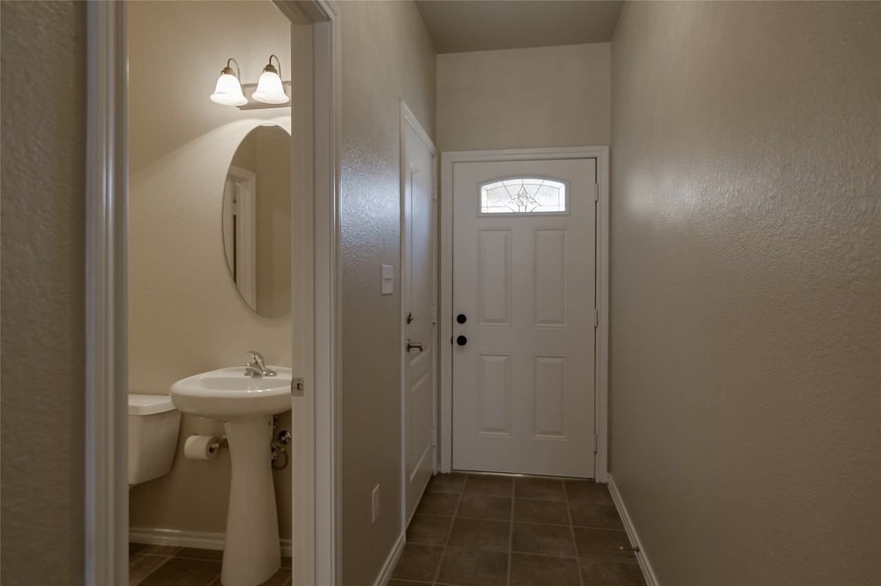 706 Parkplace Rdg - Photo 3 of 19
