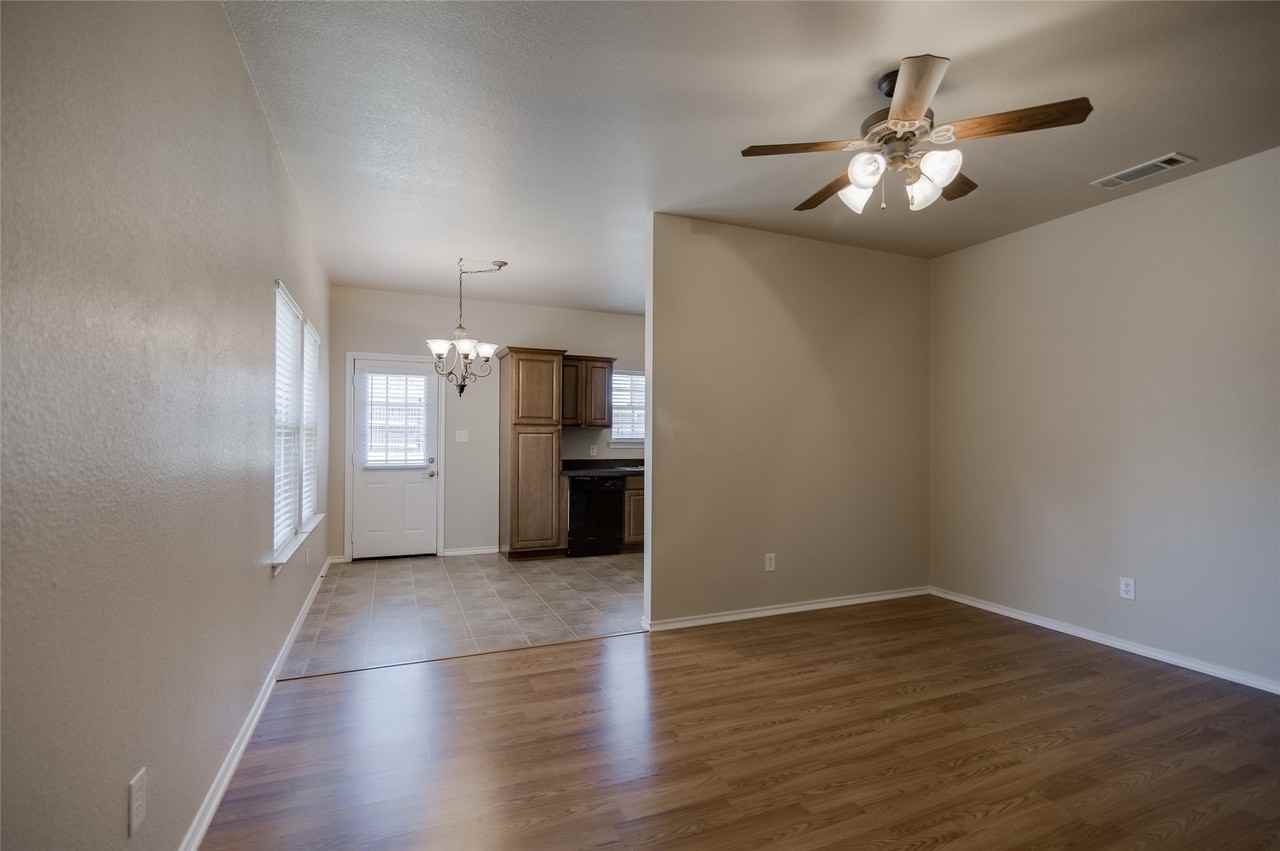 706 Parkplace Rdg - Photo 4 of 19