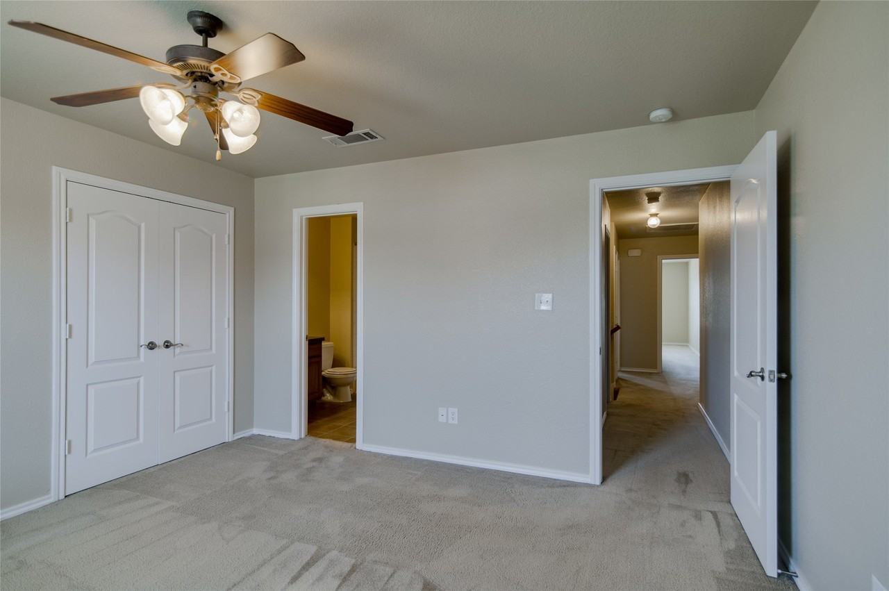 706 Parkplace Rdg - Photo 7 of 19