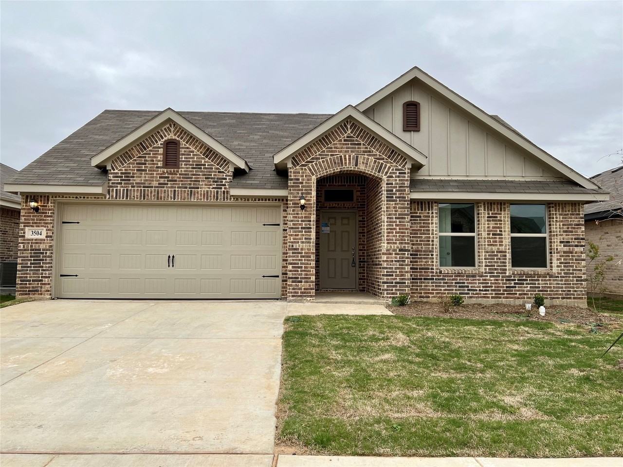 3504 Tahiti Ln - Photo 2 of 21