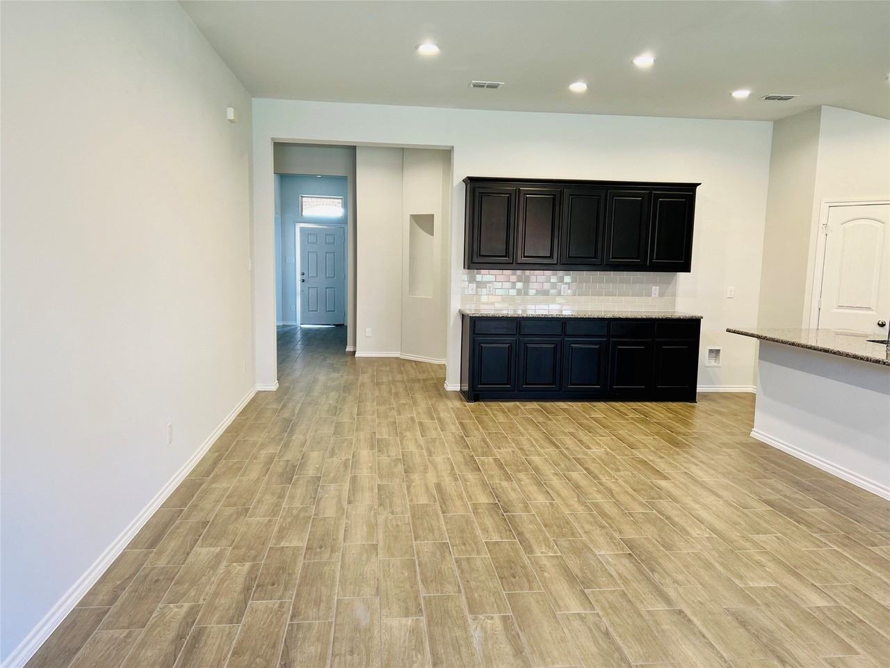 3504 Tahiti Ln - Photo 3 of 21