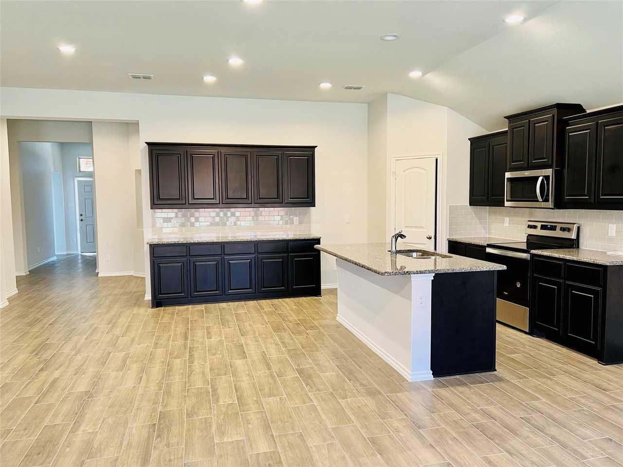 3504 Tahiti Ln - Photo 6 of 21