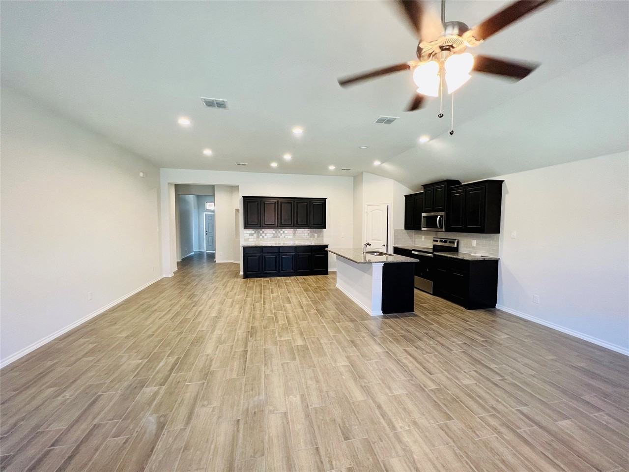 3504 Tahiti Ln - Photo 7 of 21