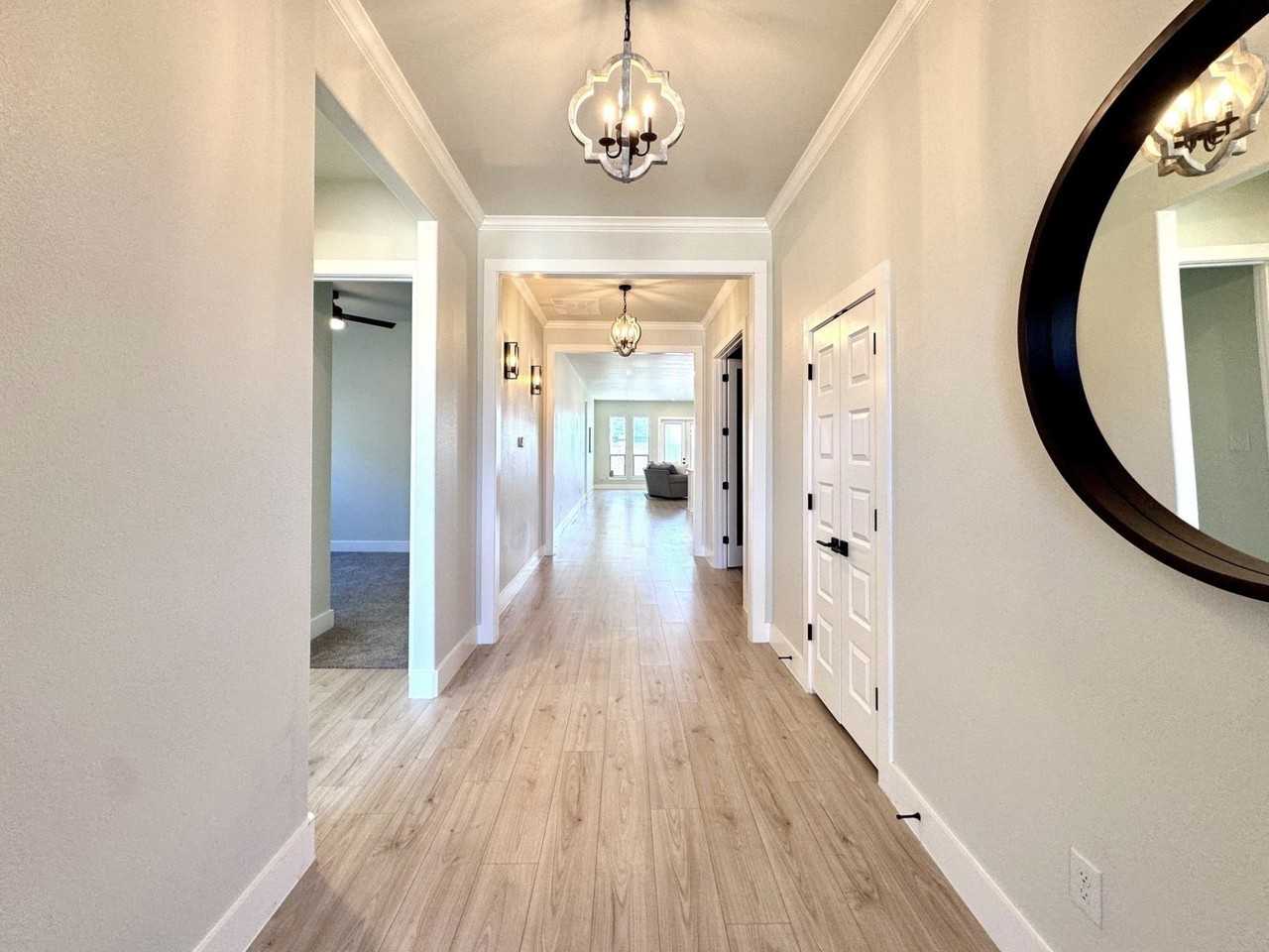 2402 Amesbury Dr - Photo 4 of 25