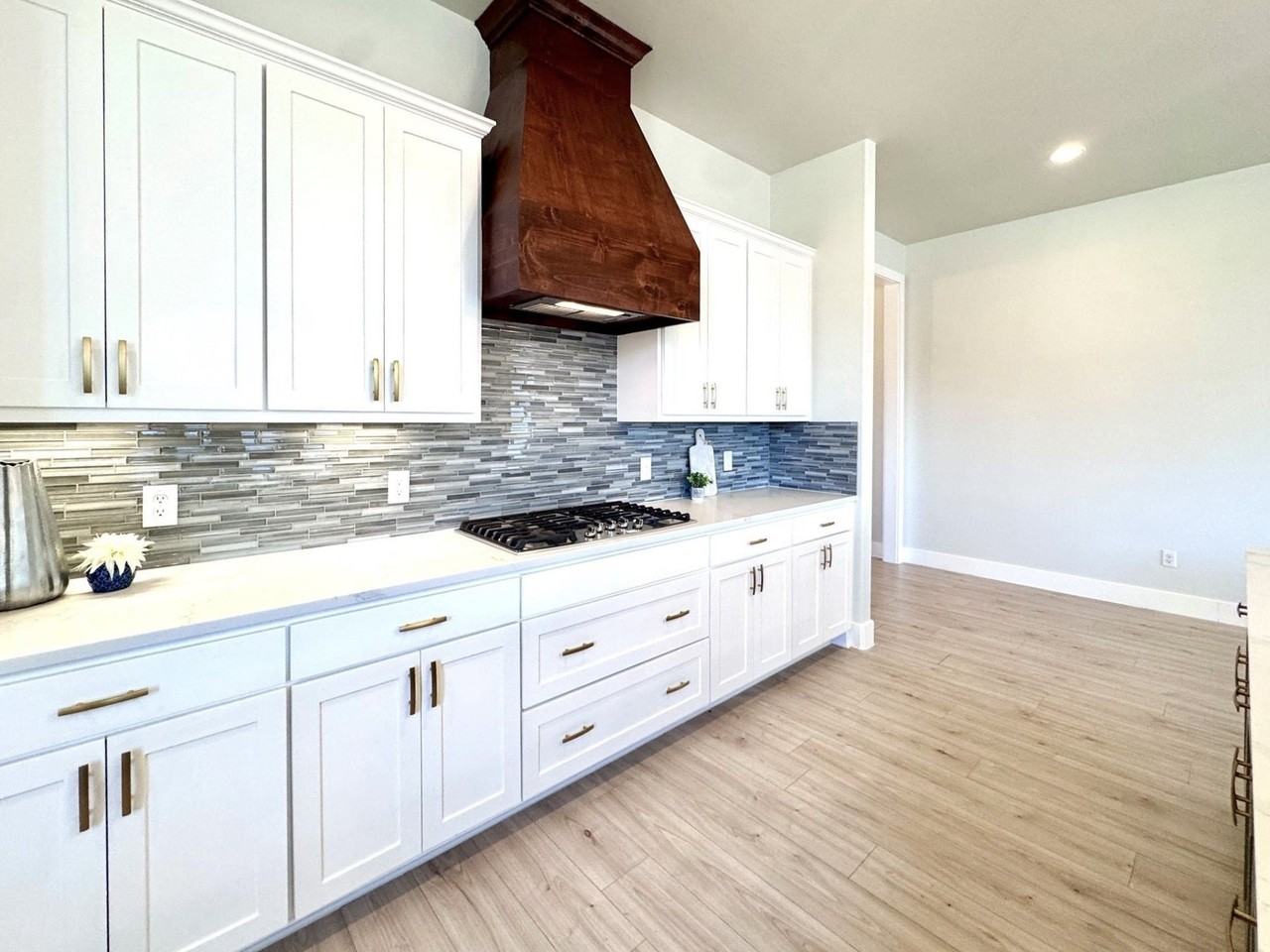 2402 Amesbury Dr - Photo 5 of 25