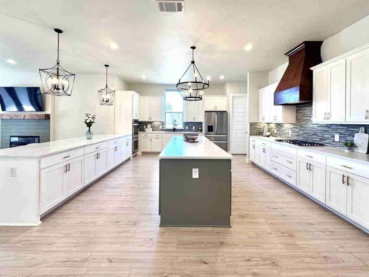 2402 Amesbury Dr - Photo 7 of 25