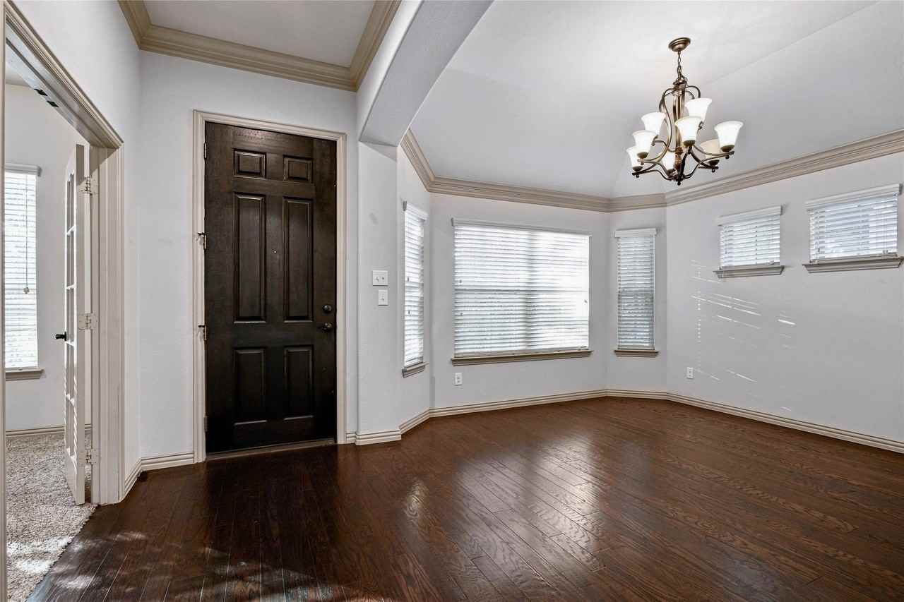 917 Cougar Dr - Photo 3 of 27