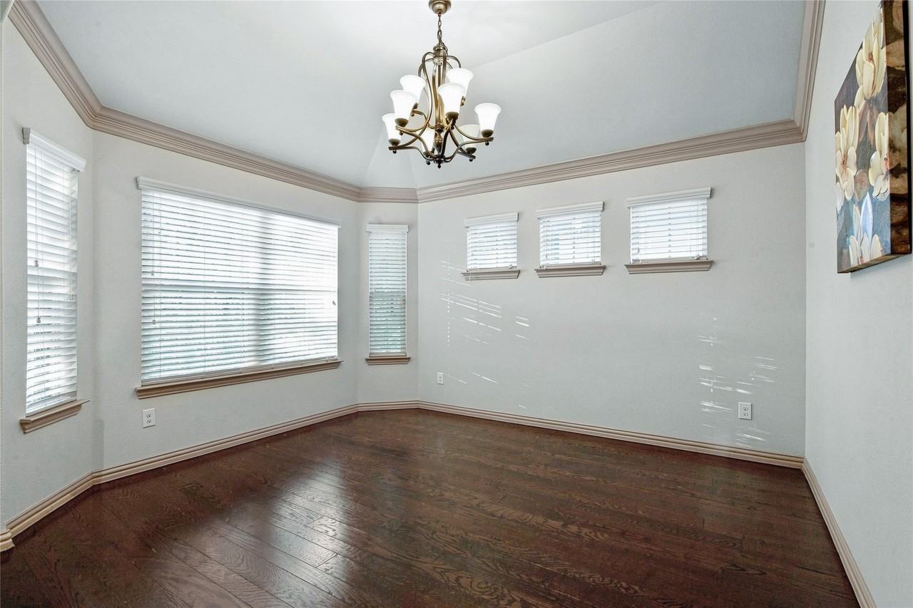 917 Cougar Dr - Photo 4 of 27